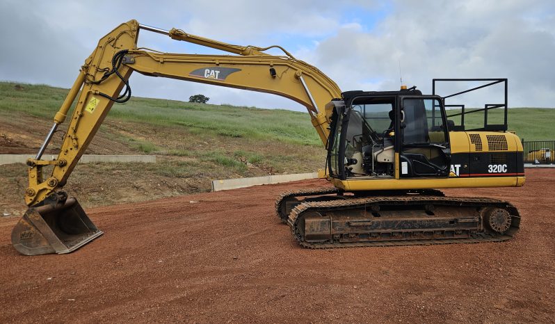 2006 – 320C Excavator with 7600 hours full